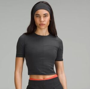 Lululemon Tight Fit Lined T shirt in black